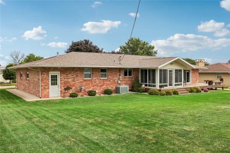 403 4th Street E Newhall IA 52315