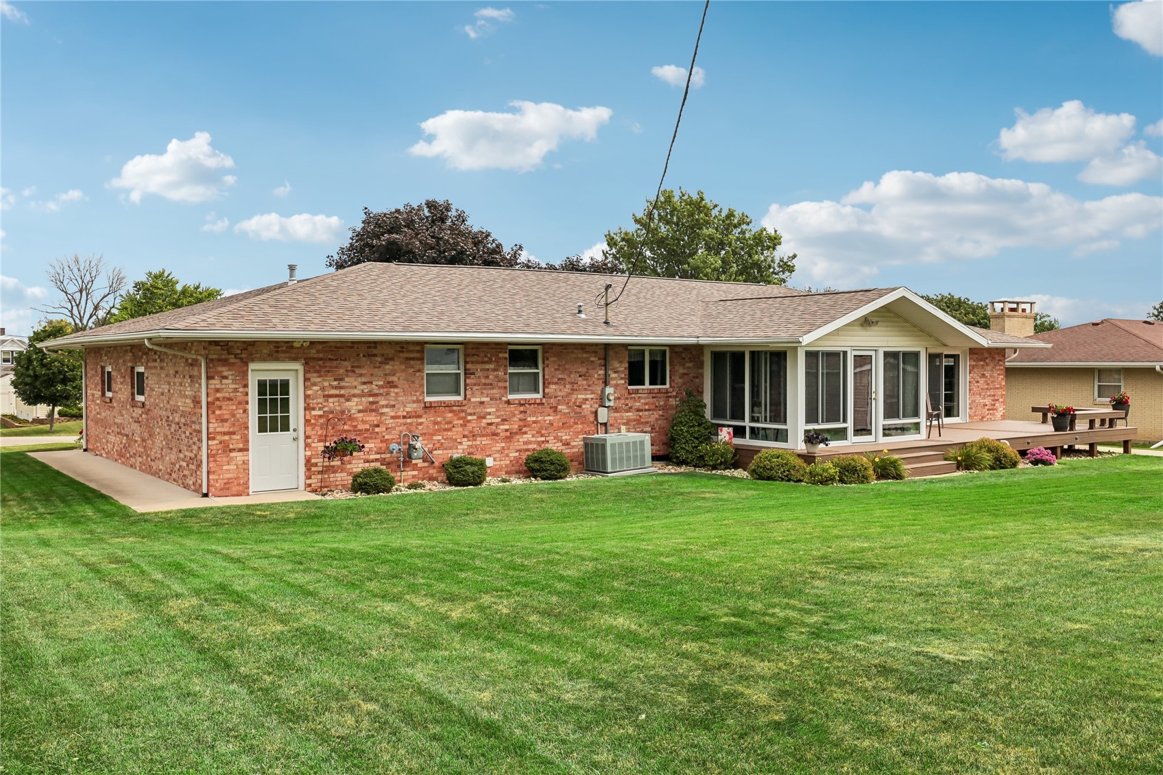 403 4th Street E Newhall IA 52315