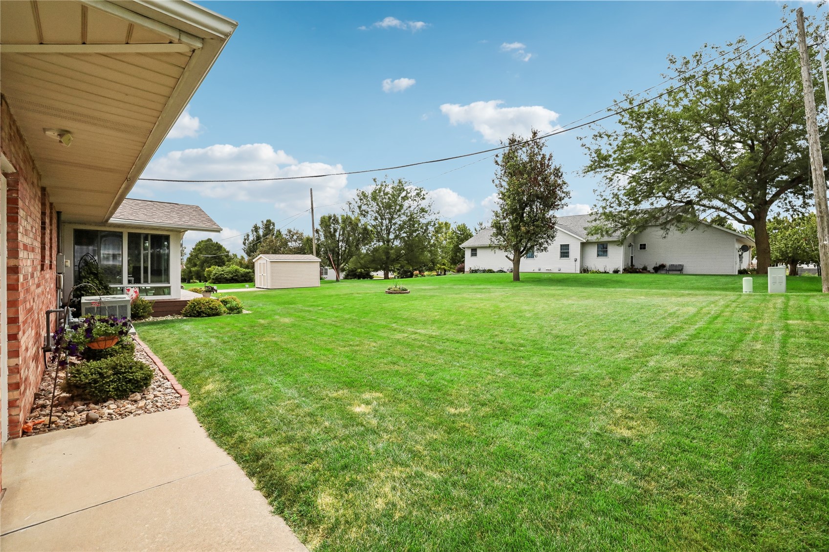 403 4th Street E Newhall IA 52315