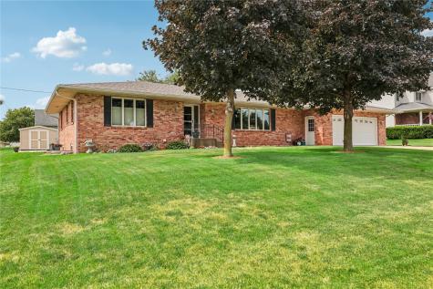 403 4th Street E Newhall IA 52315