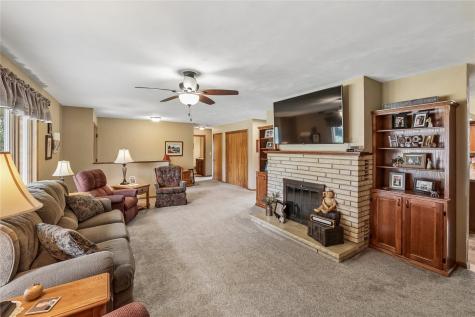 403 4th Street E Newhall IA 52315
