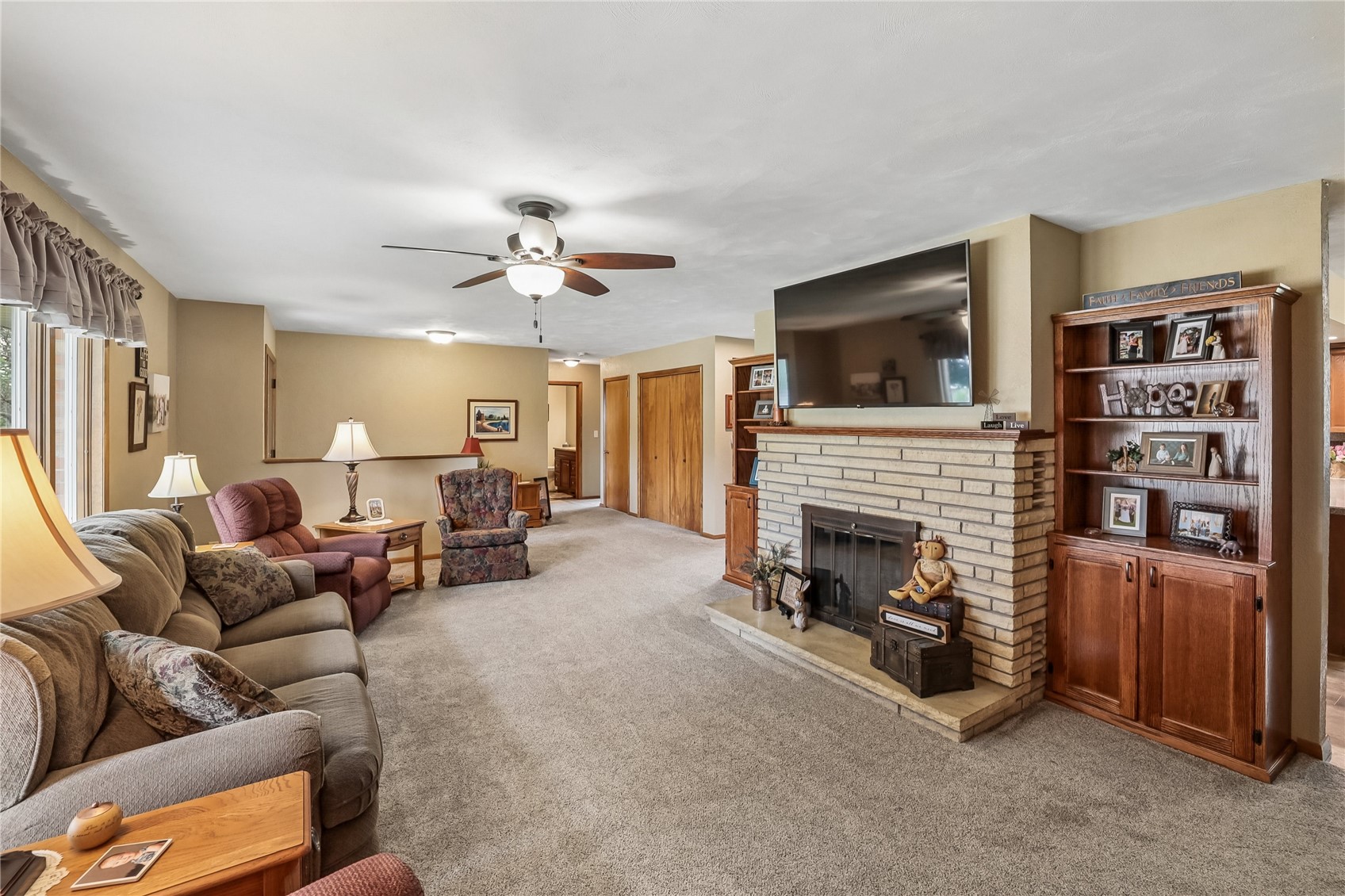 403 4th Street E Newhall IA 52315