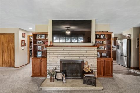 403 4th Street E Newhall IA 52315