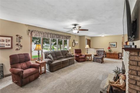 403 4th Street E Newhall IA 52315