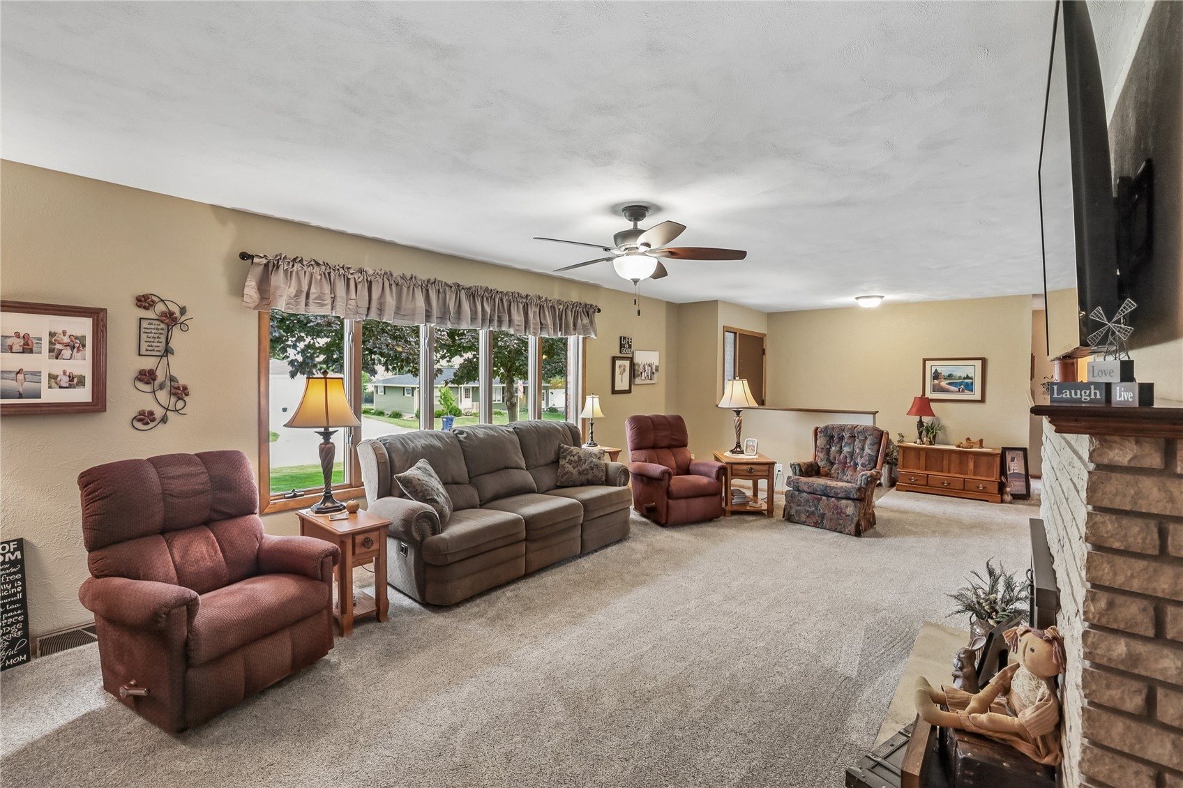 403 4th Street E Newhall IA 52315