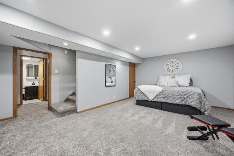 7417 Parkwood Lane NE Cedar Rapids IA 52402