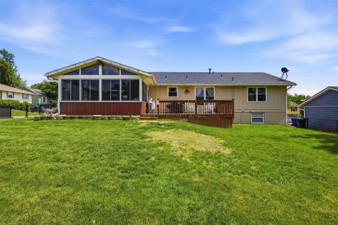 7417 Parkwood Lane NE Cedar Rapids IA 52402