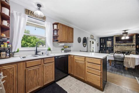 7417 Parkwood Lane NE Cedar Rapids IA 52402