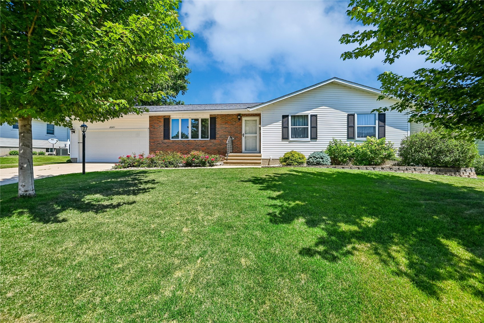 2201 Balsam Drive SW Cedar Rapids IA 52404