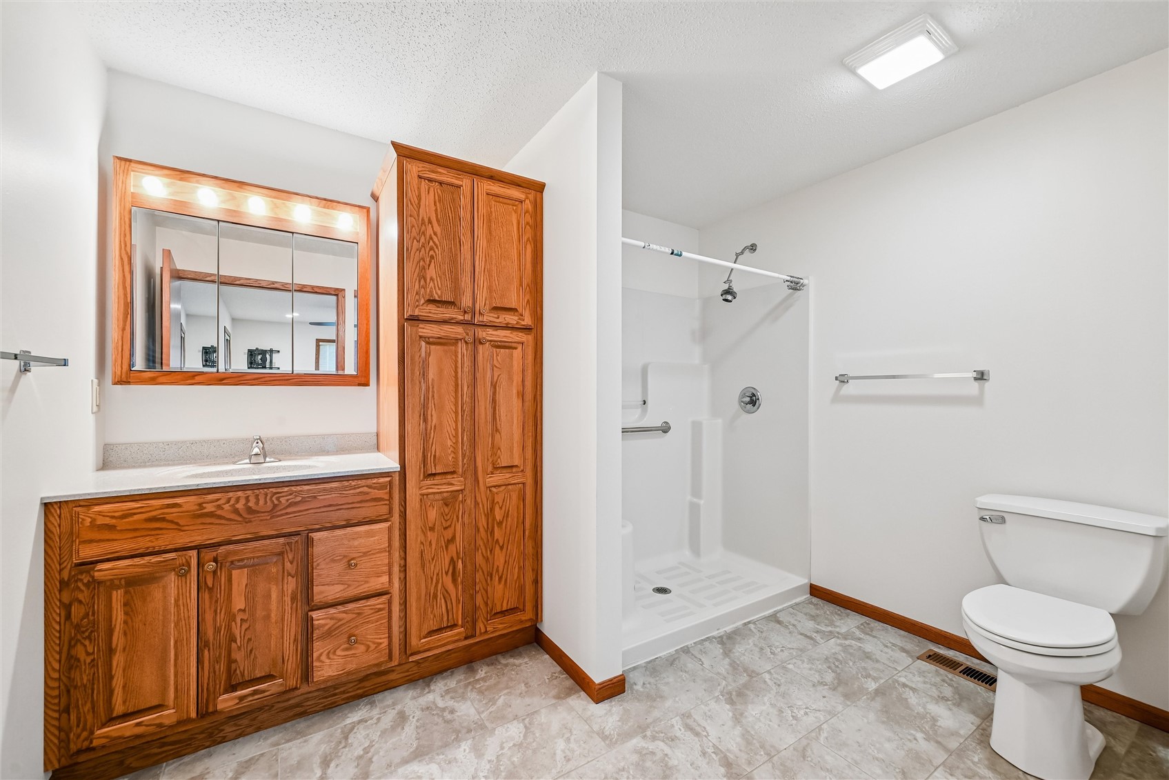 2201 Balsam Drive SW Cedar Rapids IA 52404