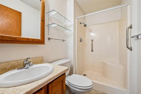 2201 Balsam Drive SW Cedar Rapids IA 52404