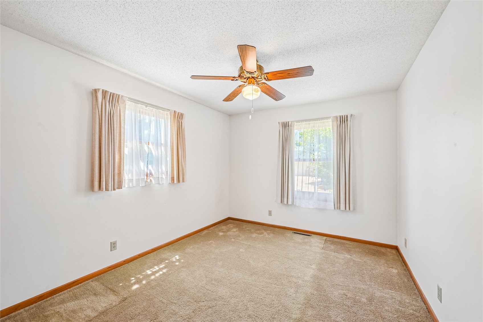 2201 Balsam Drive SW Cedar Rapids IA 52404