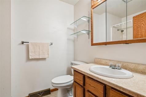 2201 Balsam Drive SW Cedar Rapids IA 52404