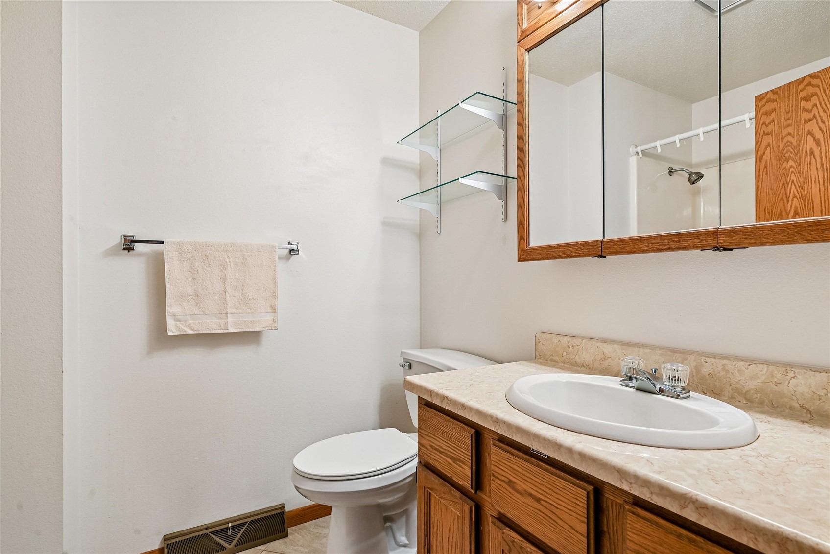 2201 Balsam Drive SW Cedar Rapids IA 52404