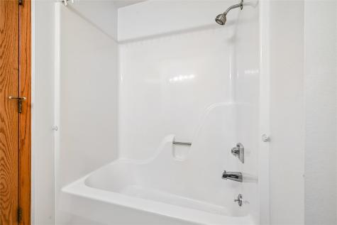 2201 Balsam Drive SW Cedar Rapids IA 52404