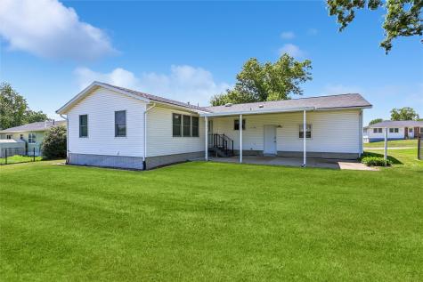 2201 Balsam Drive SW Cedar Rapids IA 52404