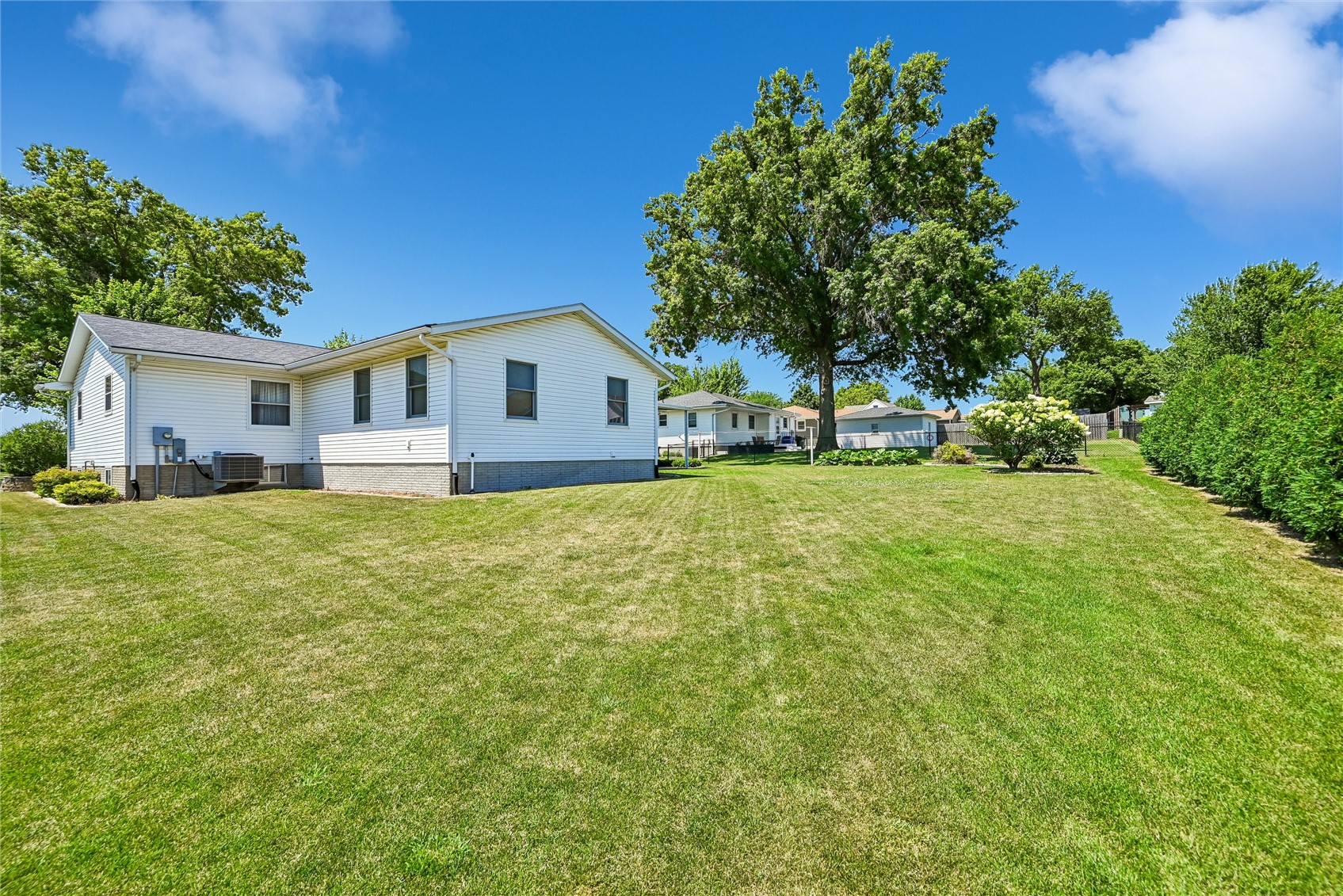2201 Balsam Drive SW Cedar Rapids IA 52404