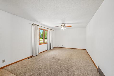 2201 Balsam Drive SW Cedar Rapids IA 52404