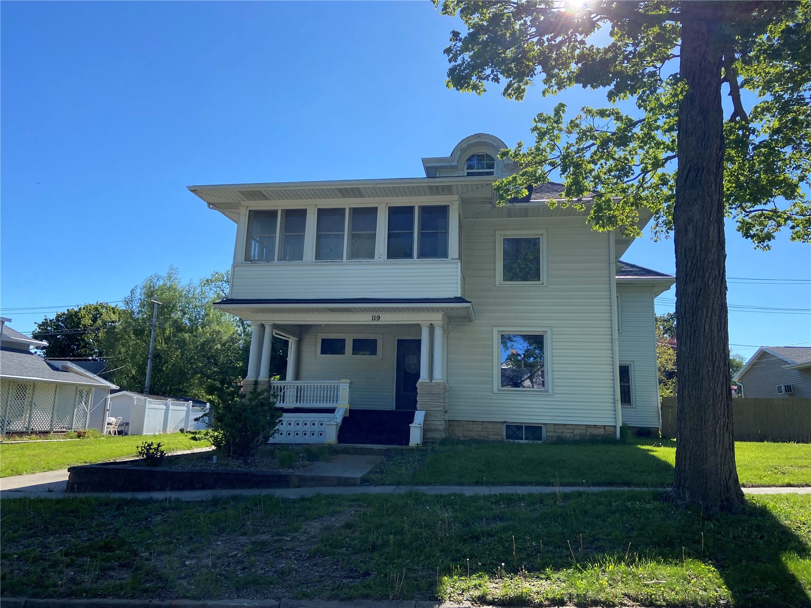 119 S Garnavillo Anamosa IA 52205
