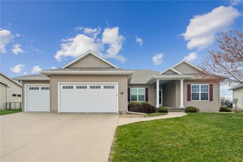 225 17TH Avenue Court Hiawatha IA 52233