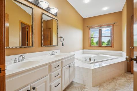 5515 W Mustang Road NE Cedar Rapids IA 52411