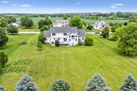 5515 W Mustang Road NE Cedar Rapids IA 52411