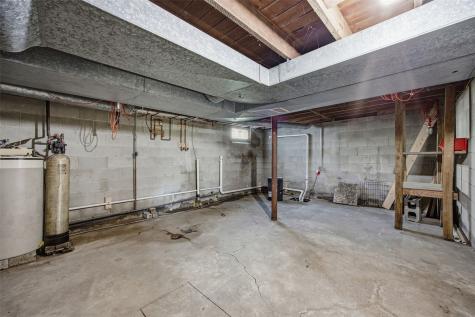 12016 Locust Street SW Cedar Rapids IA 52404