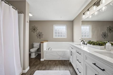 220 16th Avenue Court Hiawatha IA 52233