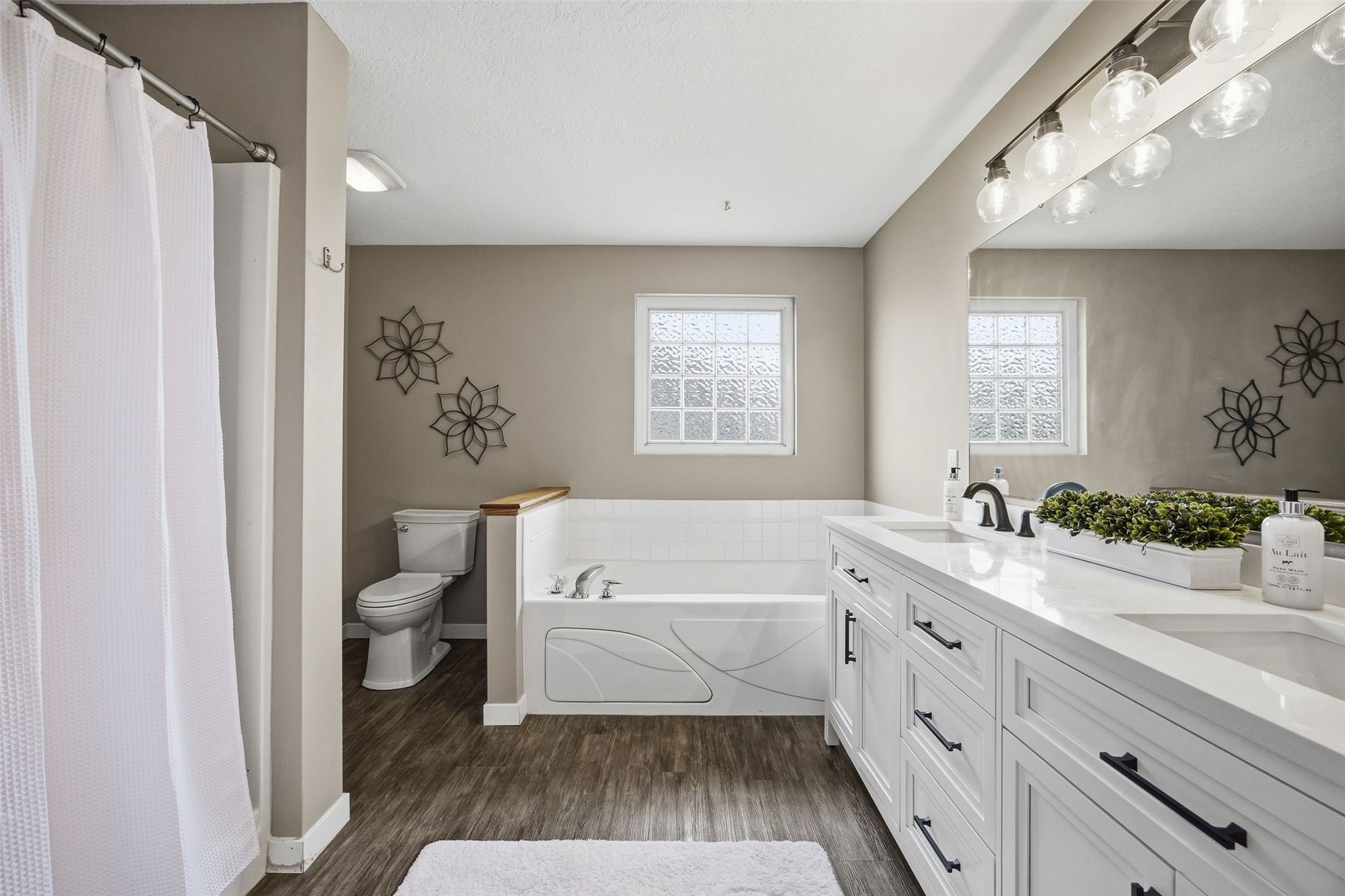 220 16th Avenue Court Hiawatha IA 52233