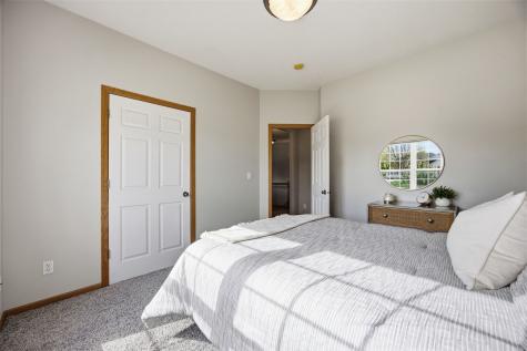 220 16th Avenue Court Hiawatha IA 52233