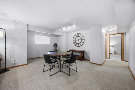 220 16th Avenue Court Hiawatha IA 52233