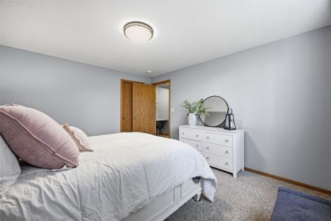 220 16th Avenue Court Hiawatha IA 52233