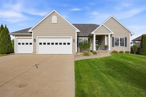 220 16th Avenue Court Hiawatha IA 52233