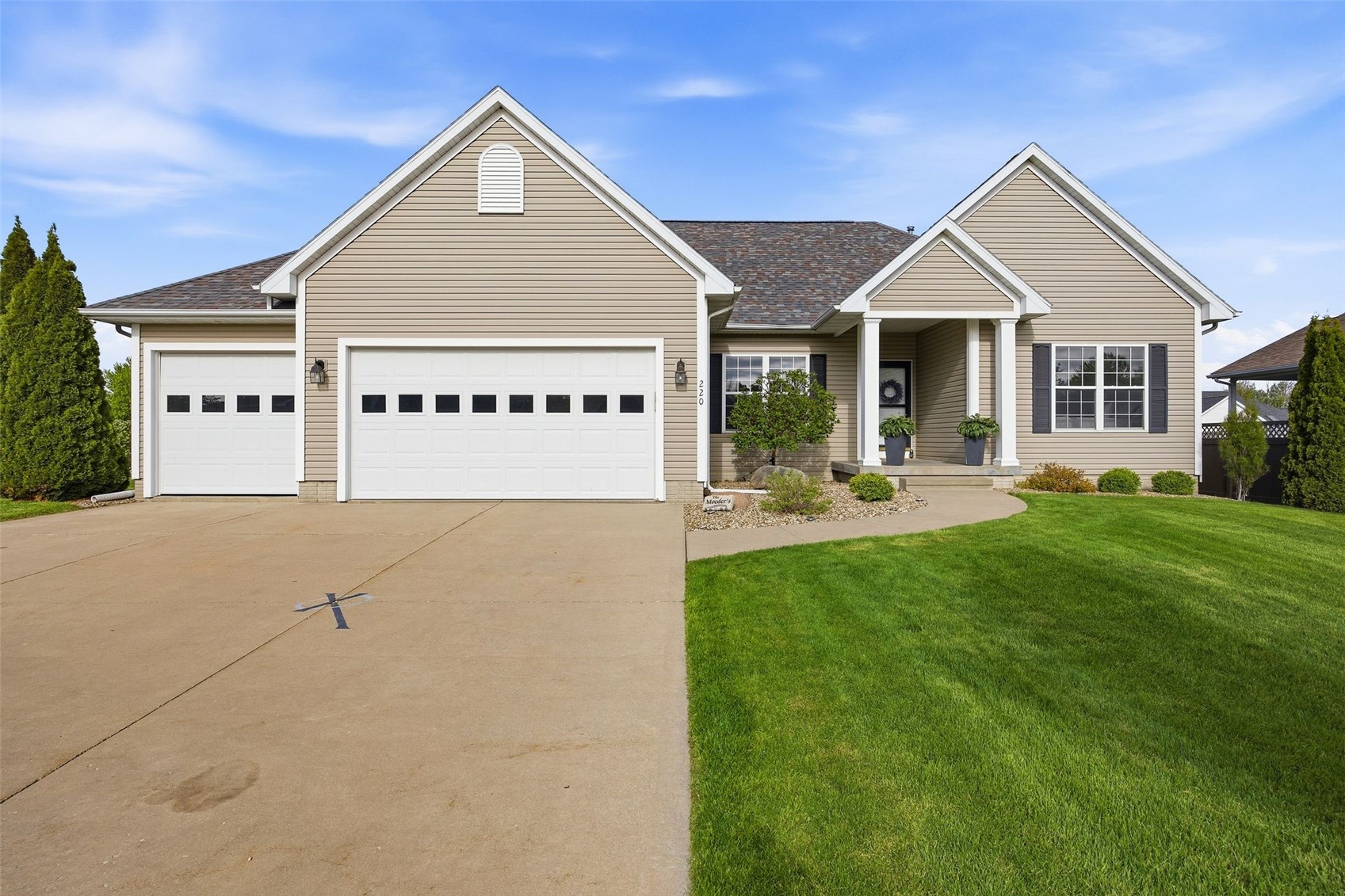 220 16th Avenue Court Hiawatha IA 52233