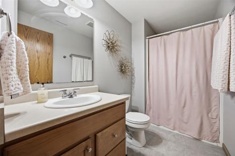 220 16th Avenue Court Hiawatha IA 52233