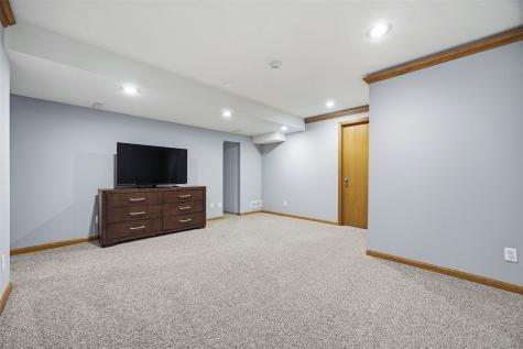 220 16th Avenue Court Hiawatha IA 52233