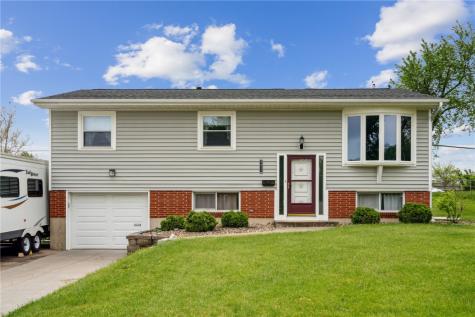 2211 Cherry Lane NE Cedar Rapids IA 52402