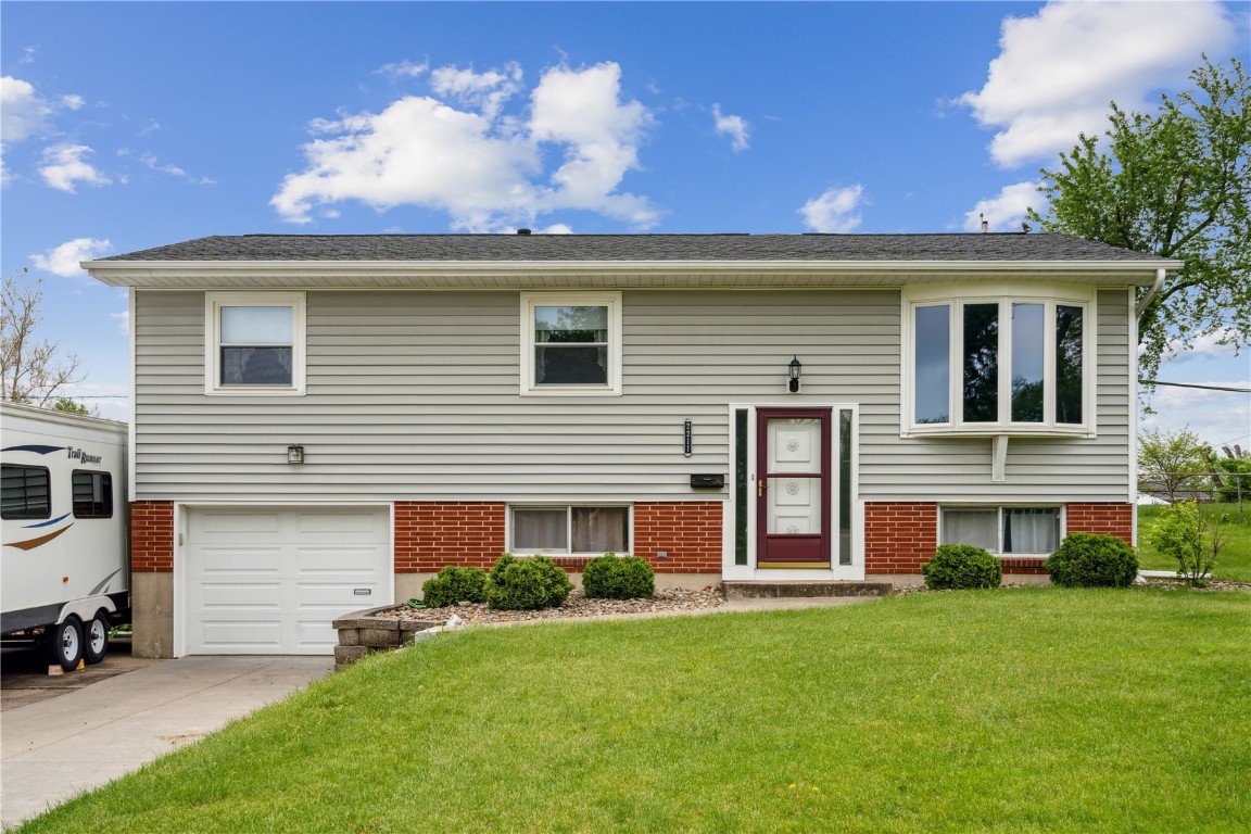 2211 Cherry Lane NE Cedar Rapids IA 52402