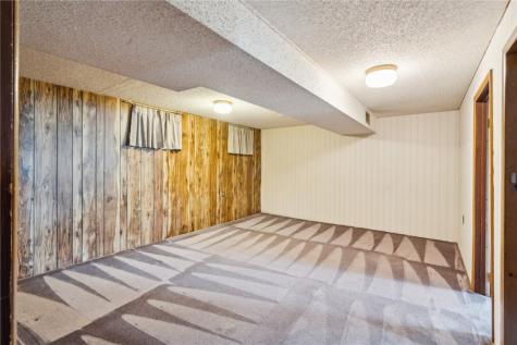 2211 Cherry Lane NE Cedar Rapids IA 52402
