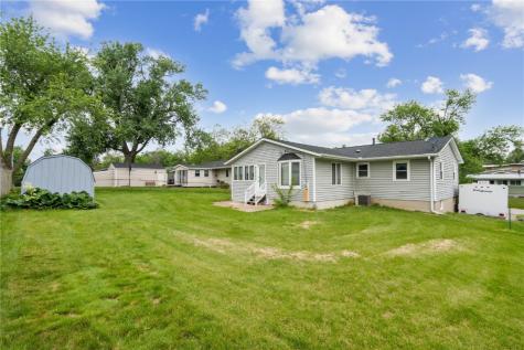 2211 Cherry Lane NE Cedar Rapids IA 52402