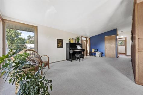 2305 Fairlane Drive NE Cedar Rapids IA 52402