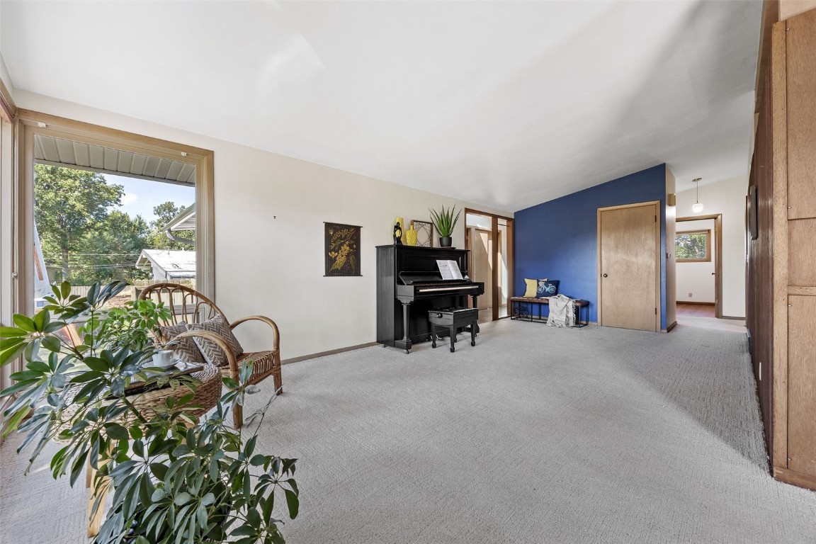 2305 Fairlane Drive NE Cedar Rapids IA 52402