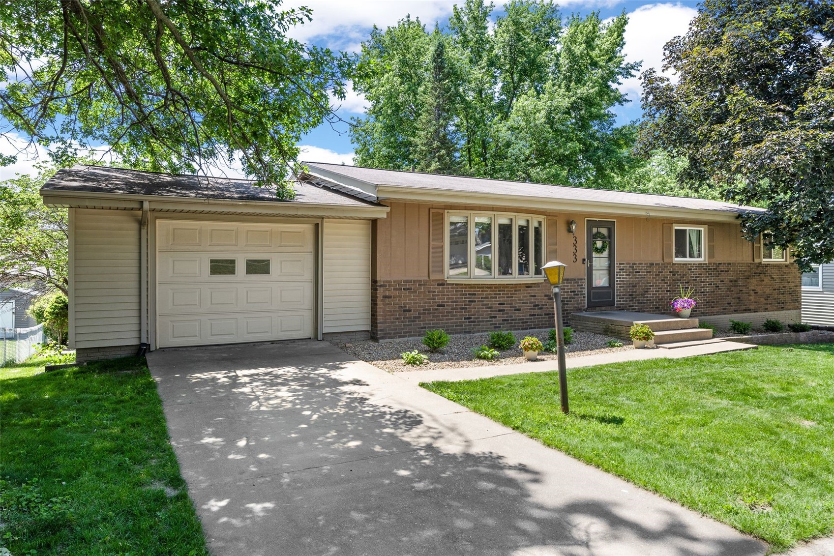 333 E 6th Street Solon IA 52333