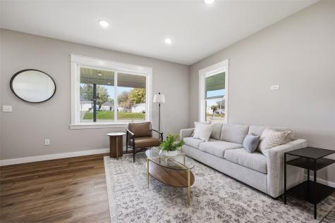 703 Oak Street Williamsburg IA 52361