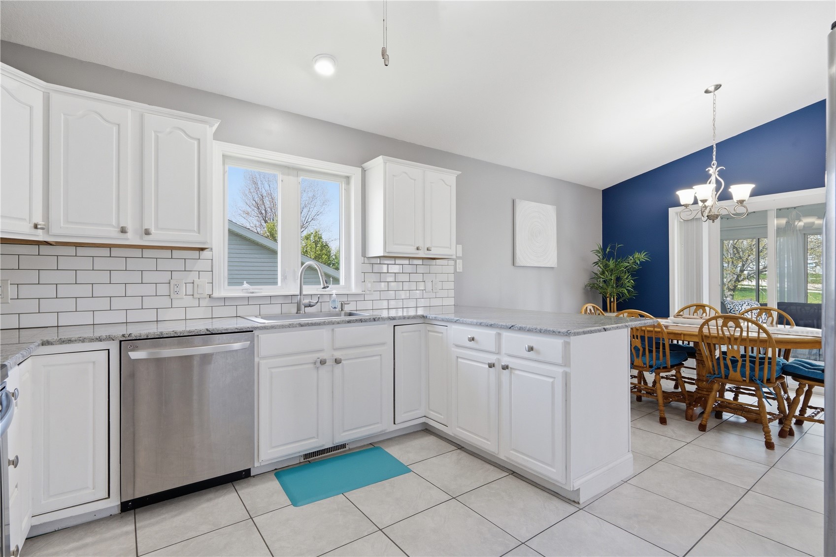 1925 Parkland Ely IA 52227