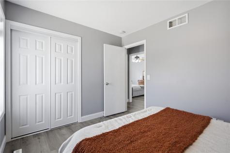 1925 Parkland Ely IA 52227