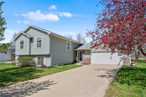 1925 Parkland Ely IA 52227