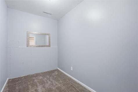 1925 Parkland Ely IA 52227