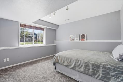 1925 Parkland Ely IA 52227