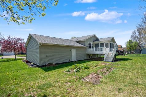 1925 Parkland Ely IA 52227